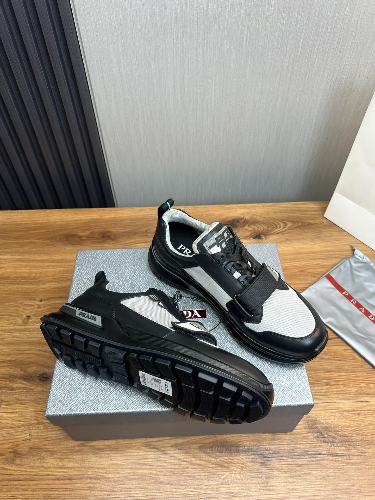 Men's shoes 💰620💰 [PRADA] Men's shoes are popular in the counter, official website is synchronized, high-quality shipments ✔️Original cowhide stitching mesh + cowhide lining, 1🆚1 replica, original original bottom, 38-45 (45 customized, non-refundable)